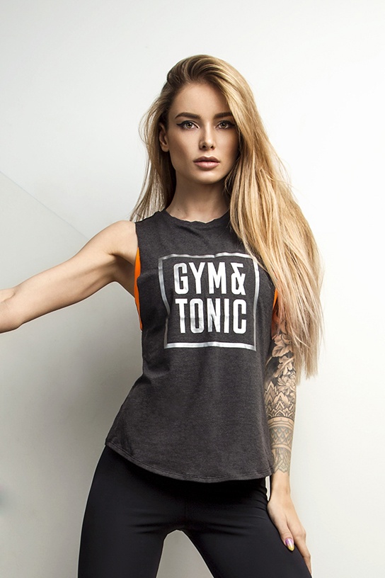 Алга фитнес дема. Gym and Tonic футболка. Женская футболка Gym&Tonic. Футболка фитнес темно зеленый. Gold Gym футболка разноцветная.